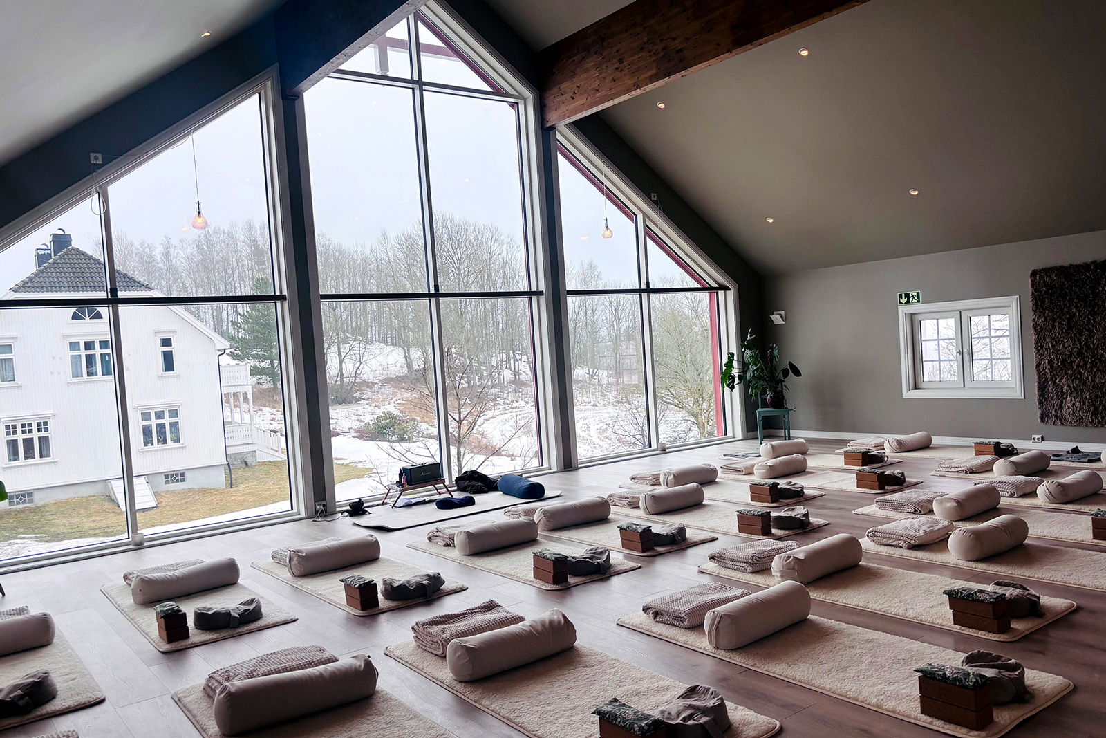 Ønsker dere en rolig aktivitet under oppholdet, kan dere bestille privat yoga hos Yoga med Marika på Yogalåven i Svarstad.
